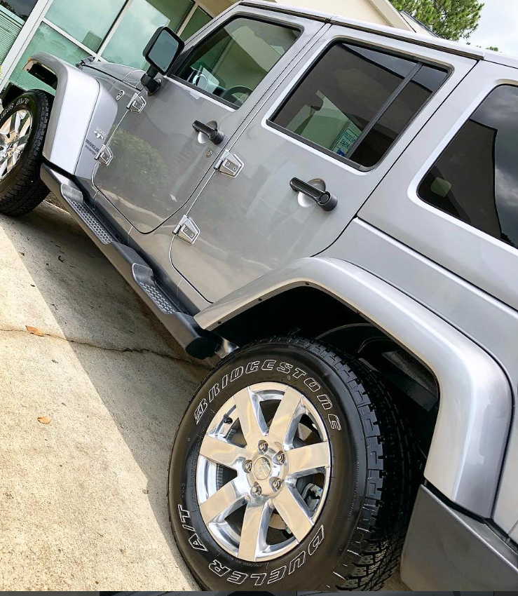 Silver Jeep Wrangler exterior detail